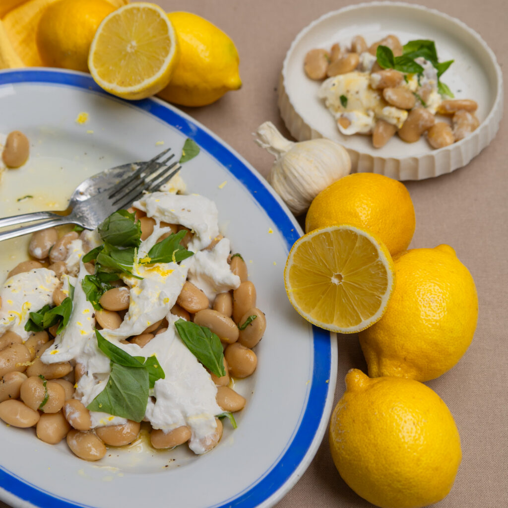 Weiße Bohnen Salat mit Burrata und NOAN Zitronen-Basilikum Dressing