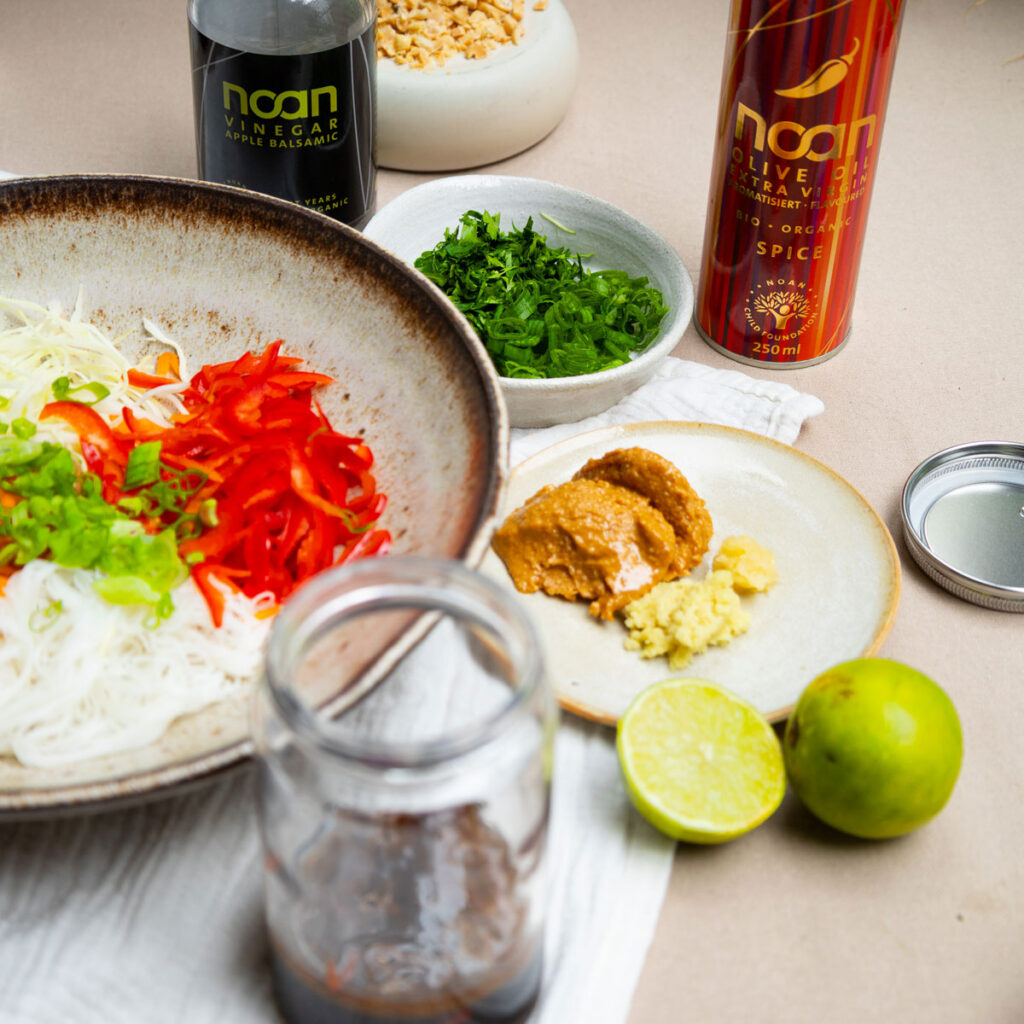 Asiatischer reisnudelsalat noan spice zubereitung