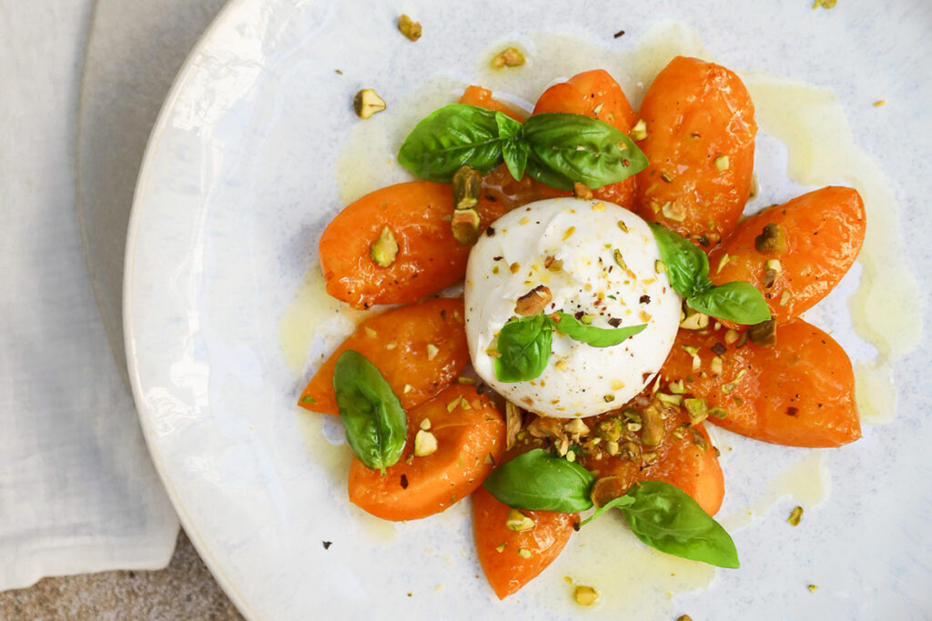 Burrata mit Marille Noan Herbs Rezept 1200x800