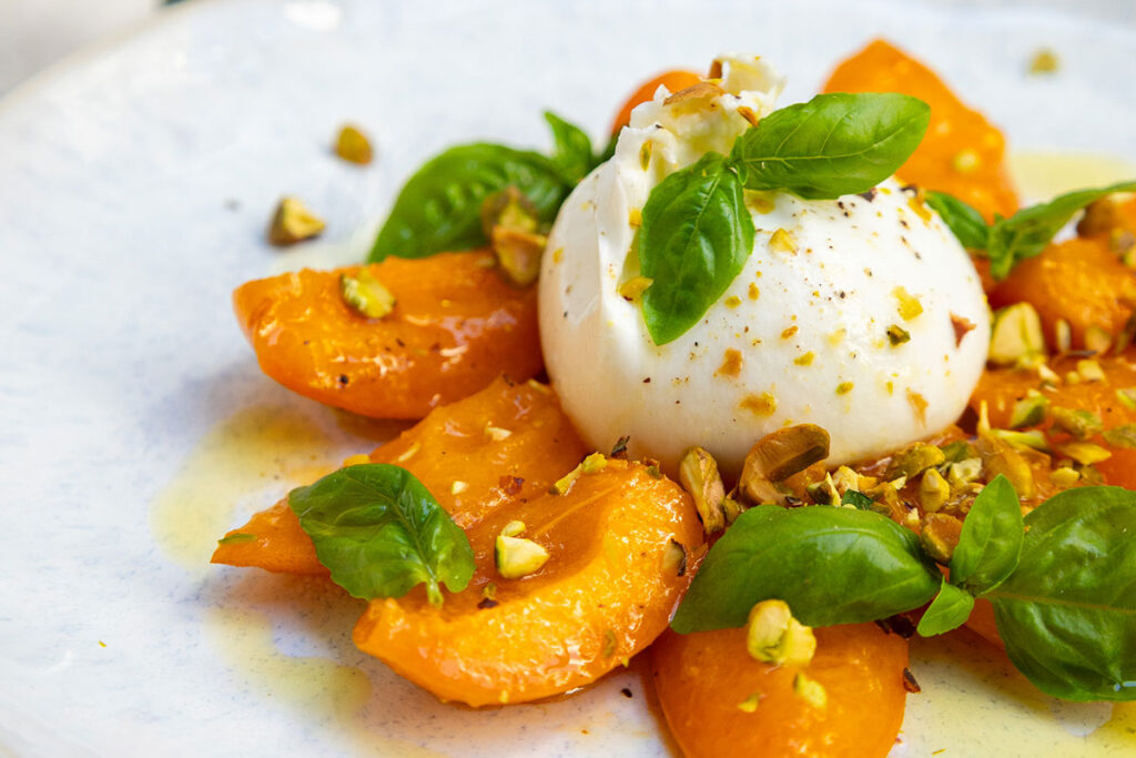 Burrata mit Marille Noan Herbs Rezept Serviervorschlag